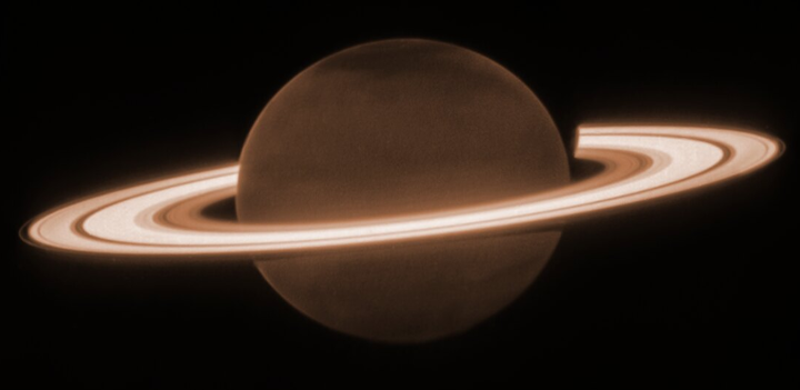 Saturno em infravermelho